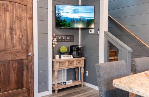 Gatlinburg Cabin | Romantic Cabin Retreat By Ghosal Luxury Lodging