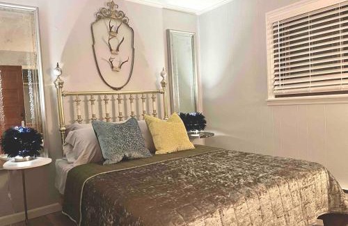 Tannersville House | Romantic Chalet Hot Tub Near Hunter Mountain