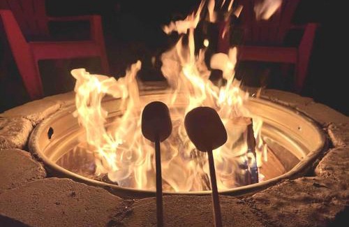 Tannersville House | Romantic Chalet Hot Tub Near Hunter Mountain