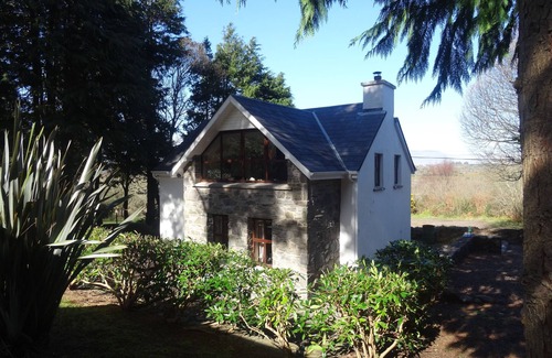 Glenbeigh House | Romantic cottage for two, on the Kerry long distance hiking trail, few minutes to the sea