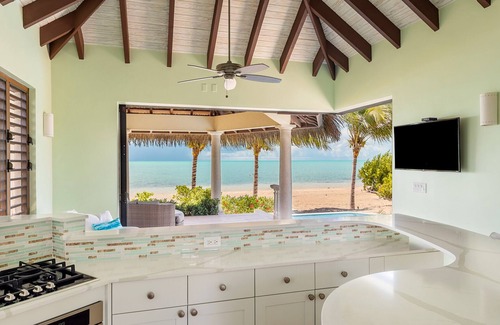 Long Bay House | Romantic Getaway, World Class Beach, Perfect Location!