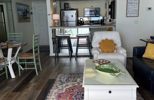 Long Beach Condo | ROMANTIC Gulf Front 1/1 Resort Construction=Discounts RENTING NOW. BEACH is OPEN