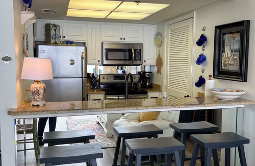 Long Beach Condo | ROMANTIC Gulf Front 1/1 Resort Construction=Discounts RENTING NOW. BEACH is OPEN