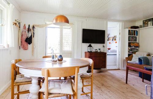 Maribo House | Romantic Island Cottage In Cosy Style Near Beach