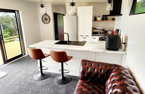 Waerenga Cabin | Romantic Lakeside Cabin. 1 Hour from Auckland CBD. 728a Waikare Rd Te Kauwhata.