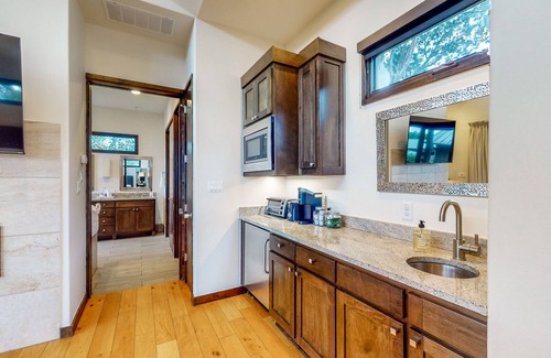 Spicewood Cabin | Romantic lakeside retreat with soaking tub, alfresco deck & WFH desk
