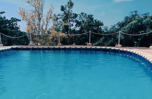 Boscobel House | Romantic Luxurious villa w/hot tub — 20 min from the beach!