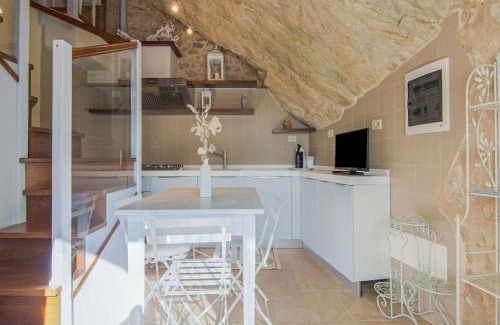 Petrella Guidi House | Romantic Medieval Escape