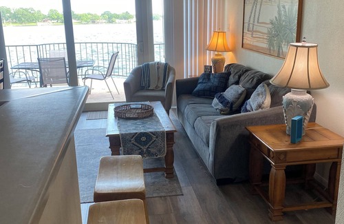 Seven Coves Apartment | Romantic or family oriented nBalcony over Lake Conroe easily design for fishing