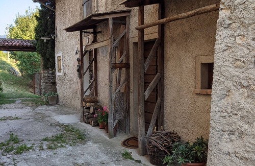 Vesio House | Romantic rustico in Vesio, Lake Garda