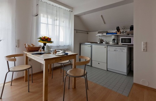 Monchhof Apartment | Romantic studio apartment with roof terrace