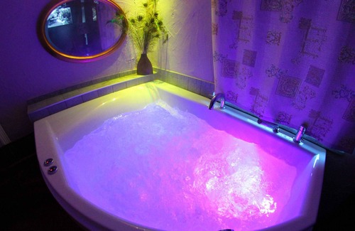 Excenex Apartment | Romantic Suite with Jacuzzi and private balcony with view