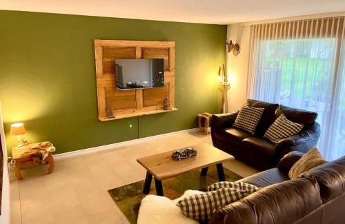 Iseltwald Apartment | Romantic Swiss Alp Iseltwald with Lake & Mountains