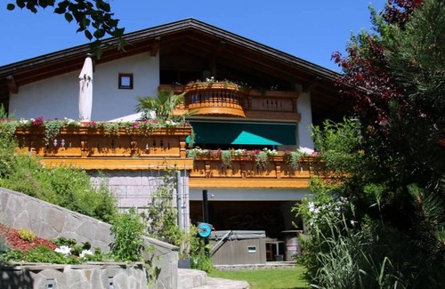 Fulpmes Apartment | Romantic Tyrolian Apartment with whirlpool & sauna