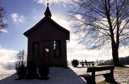 Stiefenhofen Apartment | Romantic vacation apartment with farmhouse parlor and tiled stove in the Allgäu