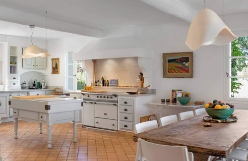 Saint-Saturnin-les-Apt House | Romantic Villa Set in Olive Grove with Pool, WiFi and AC in St Saturnin Les Apt