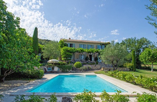 Saint-Saturnin-les-Apt House | Romantic Villa Set in Olive Grove with Pool, WiFi and AC in St Saturnin Les Apt