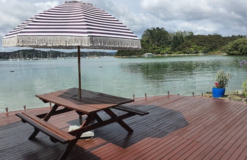 Russell Cottage | Romantic Waterfront - Russell - Fantastic Location