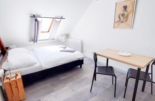 Prague 7 House | Romantický pokojíček v podkroví R5