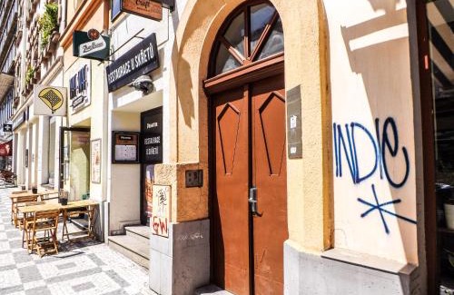 Prague 7 House | Romantický pokojíček v podkroví R5