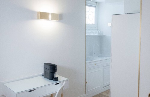 Rione XI Sant'Angelo Apartment | Rome in Suite is located on the ground floor of a 1400 building, near the Pantheon