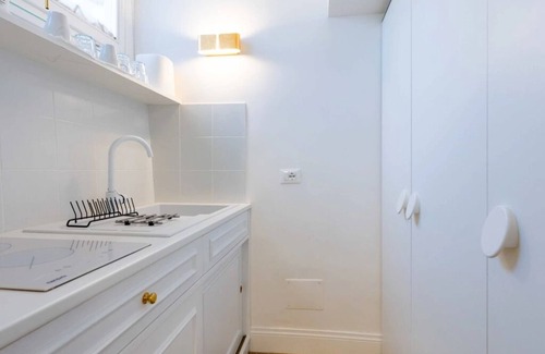 Rione XI Sant'Angelo Apartment | Rome in Suite is located on the ground floor of a 1400 building, near the Pantheon