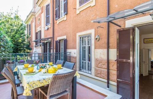 Gianicolense Villa | Rome: spend your holiday in a Liberty villa with garden, in the heart of Rome