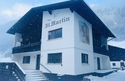 Klosterle Apartment | Room 1 - twin room, shower/toilet on the floor - Haus St. Martin