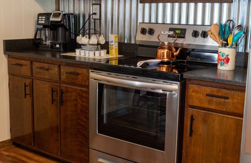Wears Valley Cabin | Room 7 | Wears Valley, TN | 4mins to back entrance of GSMNP | Mtn View