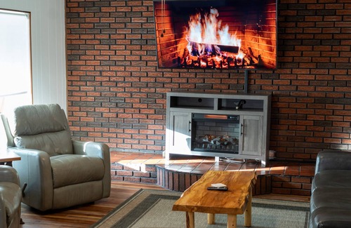 Wears Valley Cabin | Room 7 | Wears Valley, TN | 4mins to back entrance of GSMNP | Mtn View