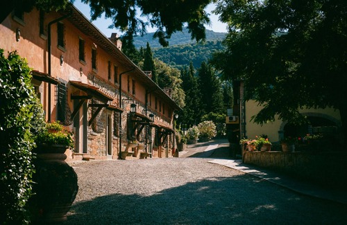 San Donato in Fronzano Apartment | Room '77 H Fattoria Degli Usignoli Tripla' with Shared Pool, Wi-Fi and Air Conditioning