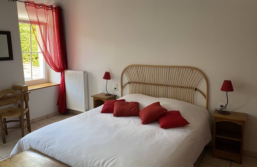 Couvignon Bed & Breakfast | Room and table d'hôte Le Goluret in Champagne