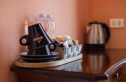 Castel del Piano Apartment | Room 'Castagno' with Private Terrace, Shared Garden and Wi-Fi