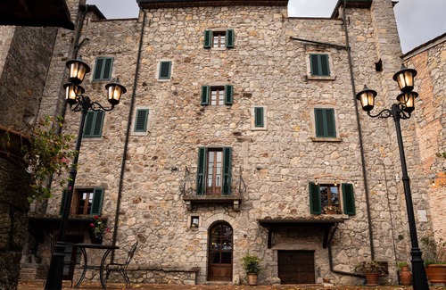 Torniella Apartment | Room 'Del Chiodo - Narciso Dei Poeti' with Mountain View, Shared Terrace and Wi-Fi