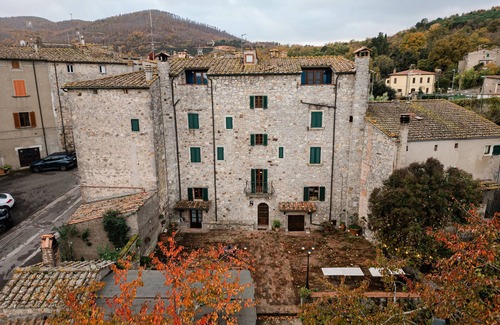 Torniella Apartment | Room 'Del Chiodo - Narciso Dei Poeti' with Mountain View, Shared Terrace and Wi-Fi