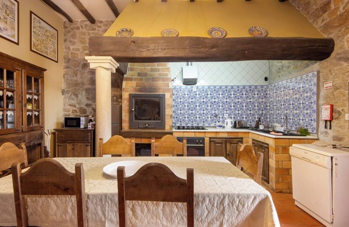 Moimenta da Beira Apartment | Room 'Deluxe Double' with Shared Garden, Balcony and Wi-Fi