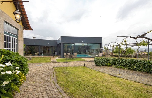 Moimenta da Beira Apartment | Room 'Deluxe Double' with Shared Garden, Balcony and Wi-Fi