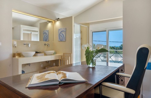 Spata-Artemida Apartment | Room 'First Floor Master Bedroom' with Shared Terrace, Wi-Fi, and Air Conditioning
