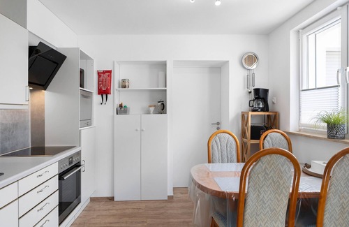 Angersbach Apartment | Room 'Gästezimmer 1 Mit Bad' with Shared Terrace, Wi-Fi and Air Conditioning