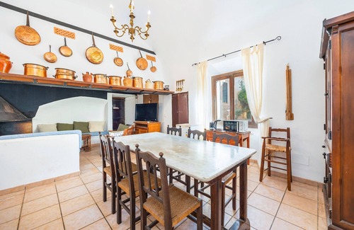 Calvia Apartment | Room 'Habitación 4' with Mountain View, Shared Pool and Wi-Fi