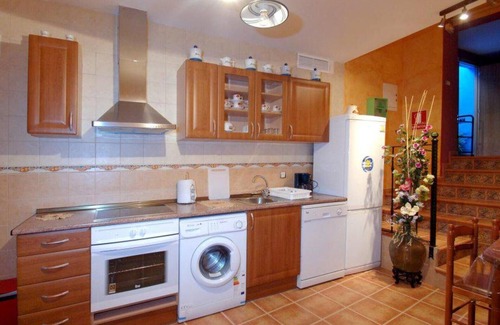 Maluenda House | Room 'Habitación Matrimonio' with Wi-Fi and Air Conditioning