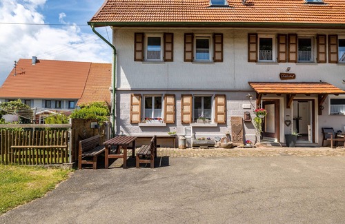 Rosenfeld Apartment | Room 'Hofblick' with Shared Garden and Wi-Fi