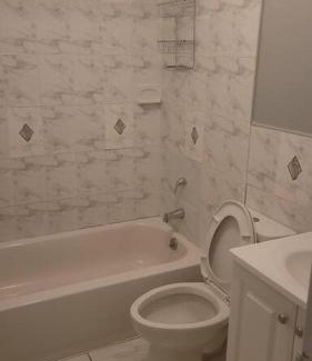 Queens House | Room in a Beach House with King Size bed in a landlord hosted three bedroom apartment