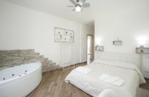 Otranto House | Room in BB - BB Balconi Sul Mare deluxe room with hydromassage Madonna Dellaltomare