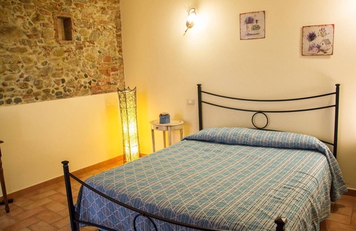 Montecarlo House | Room in Farmhouse - Hortensia Apartment