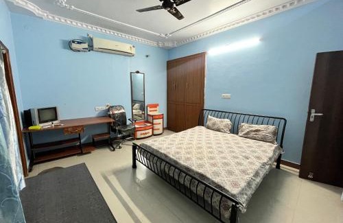 Gomti Nagar House | Room in the Heart of Gomti Nagar