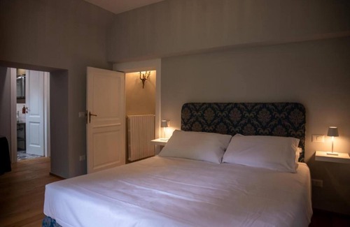 Cannobio Bed & Breakfast | Room 'Isabella' with Shared Garden and Wi-Fi