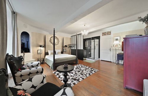 Pech-Luna House | Room 'La Comtesse' with Shared Pool, Shared Terrace and Wi-Fi