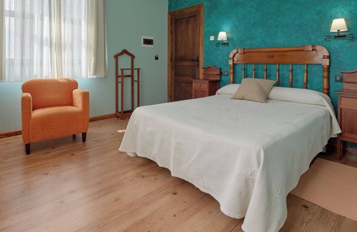 Santa Cruz de Montes House | Room 'La Higuera' with Mountain View, Shared Garden and Wi-Fi