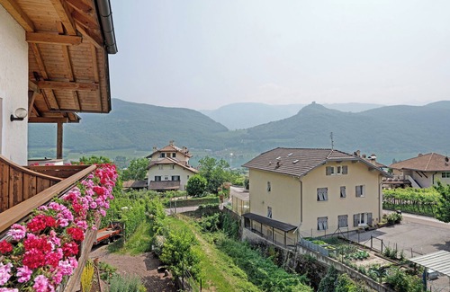 Sankt Josef Am See Apartment | Room 'Lahnblick' with Lake View, Shared Pool and Wi-Fi